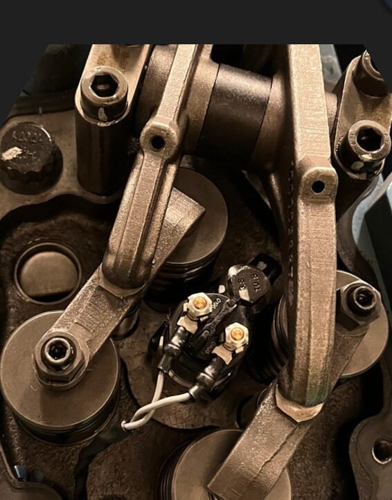 Marine engine valve overhaul detail
